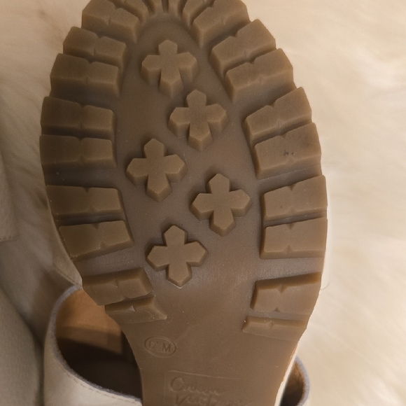 Crown Cream and Brown Heels with Cross-Strap Design - Picture 8 of 11